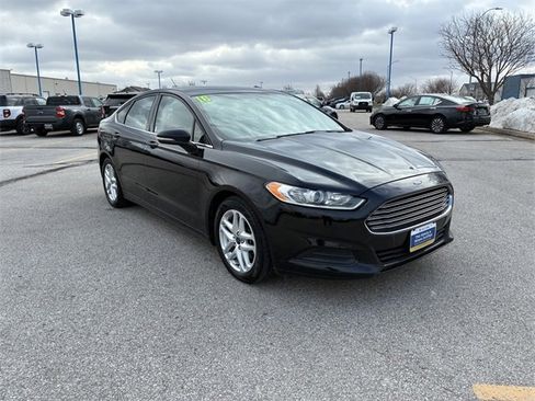 Used 2016 Ford Fusion SE image 2