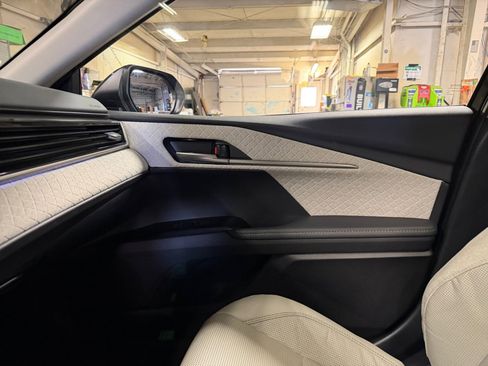 Used 2025 Toyota Camry XLE image 35