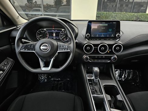 Used 2025 Nissan Sentra SV image 17