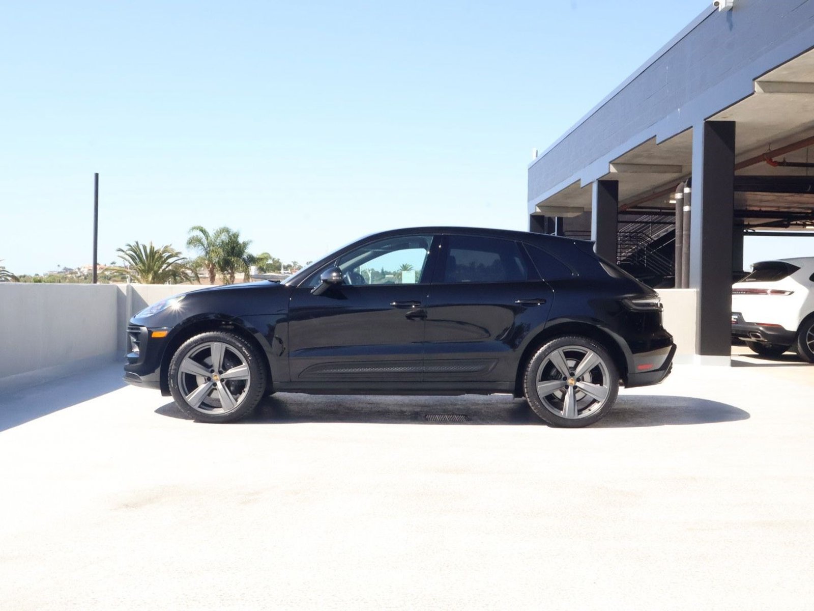 Certified 2026 Porsche Macan AWD/4WD image 2