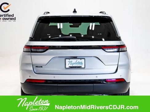 Used 2025 Jeep Grand Cherokee Altitude image 24