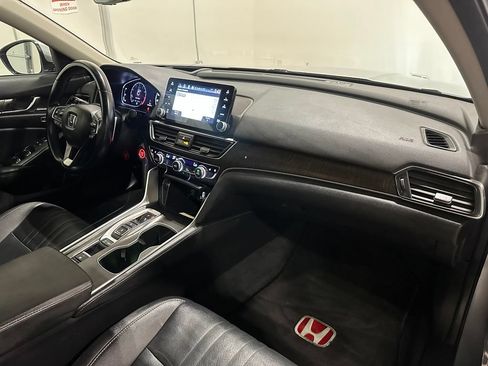 Used 2020 Honda Accord Touring image 32