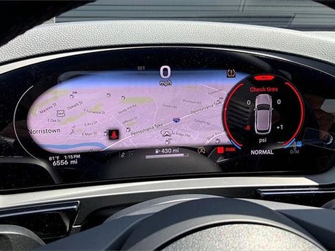 Used 2025 Porsche Cayenne image 41