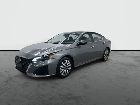 Used 2025 Nissan Altima 2.5 SV image 8