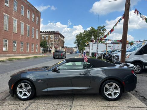 Used 2017 Chevrolet Camaro LT RWD image 4