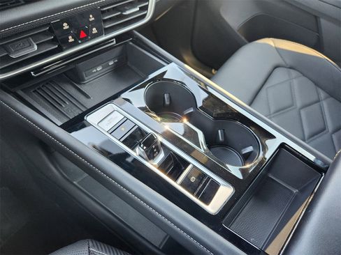 Used 2025 Volkswagen Atlas Cross Sport SE image 29