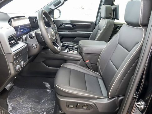 New 2026 Chevrolet Suburban Premier image 8