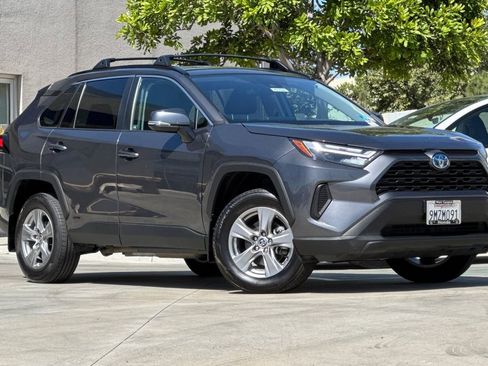 Used 2024 Toyota RAV4 XLE AWD/4WD image 2