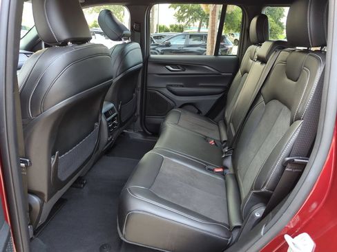 Used 2024 Jeep Grand Cherokee Altitude AWD/4WD image 22