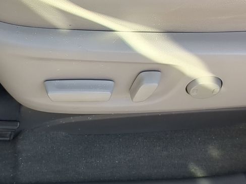 Used 2017 Toyota Sienna Limited image 20