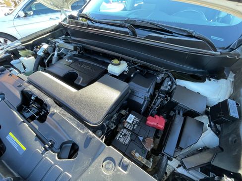 Used 2018 Nissan Pathfinder SV FWD image 29