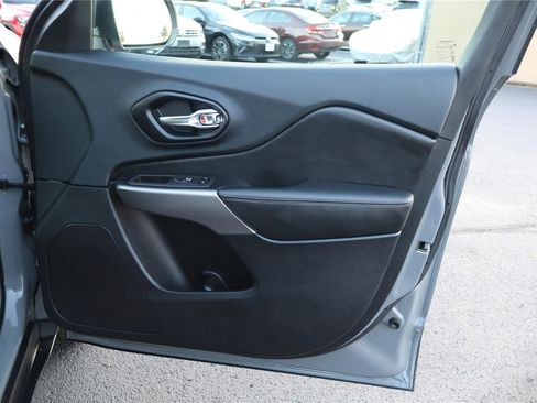 Used 2021 Jeep Cherokee Latitude Lux w/ Sun & Sound Group image 28