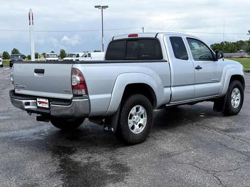 Used 2011 Toyota Tacoma 4x4 Access Cab w/ SR5 Pkg #2 image 4