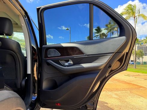 Used 2020 Mercedes-Benz GLE 450 4MATIC w/ Premium Package image 16