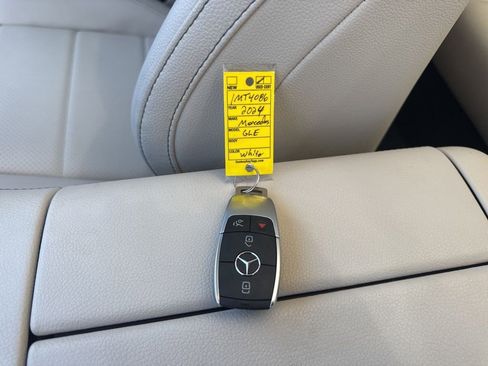 Used 2024 Mercedes-Benz GLE 350 4MATIC image 36