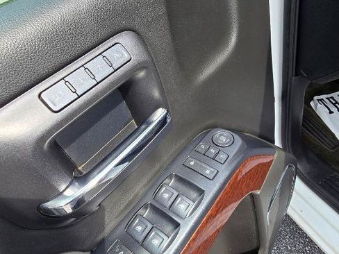 Used 2017 GMC Sierra 1500 SLT AWD/4WD image 9
