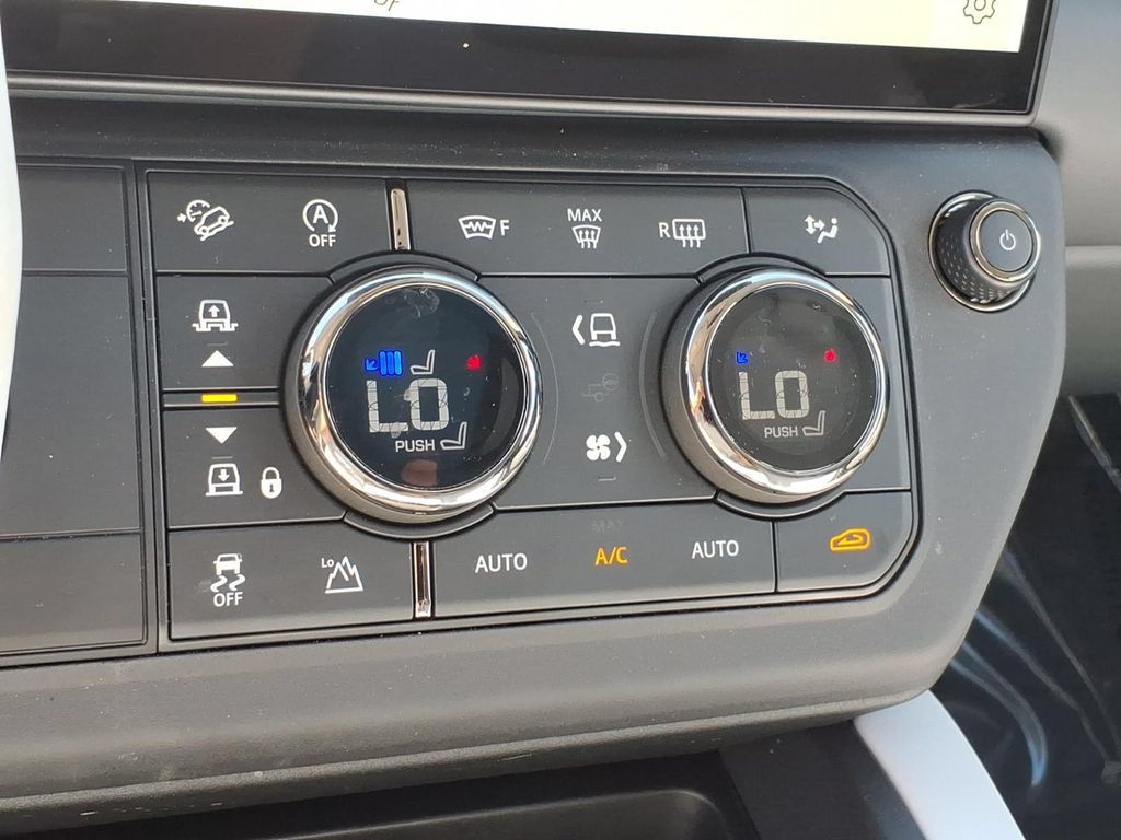 Used 2026 Land Rover Defender 110 OCTA AWD/4WD image 22