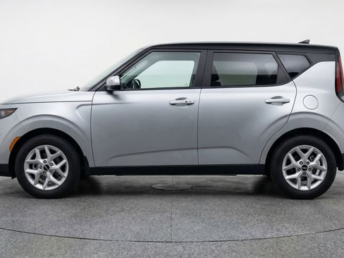 Used 2025 Kia Soul LX w/ LX Technology Package FWD image 5