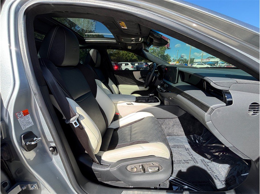 Used 2022 Lexus LS 500 F Sport w/ Accessory Package (Z1) AWD/4WD image 45
