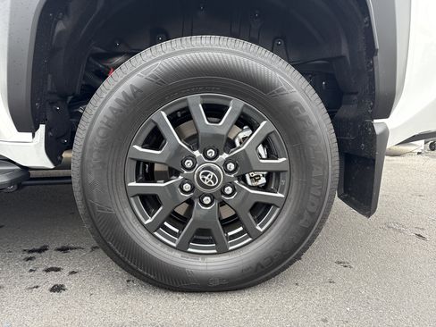 Used 2025 Toyota 4Runner SR5 image 3