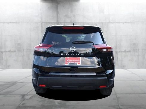 Certified 2025 Nissan Rogue SV w/ SV Premium Package FWD image 5