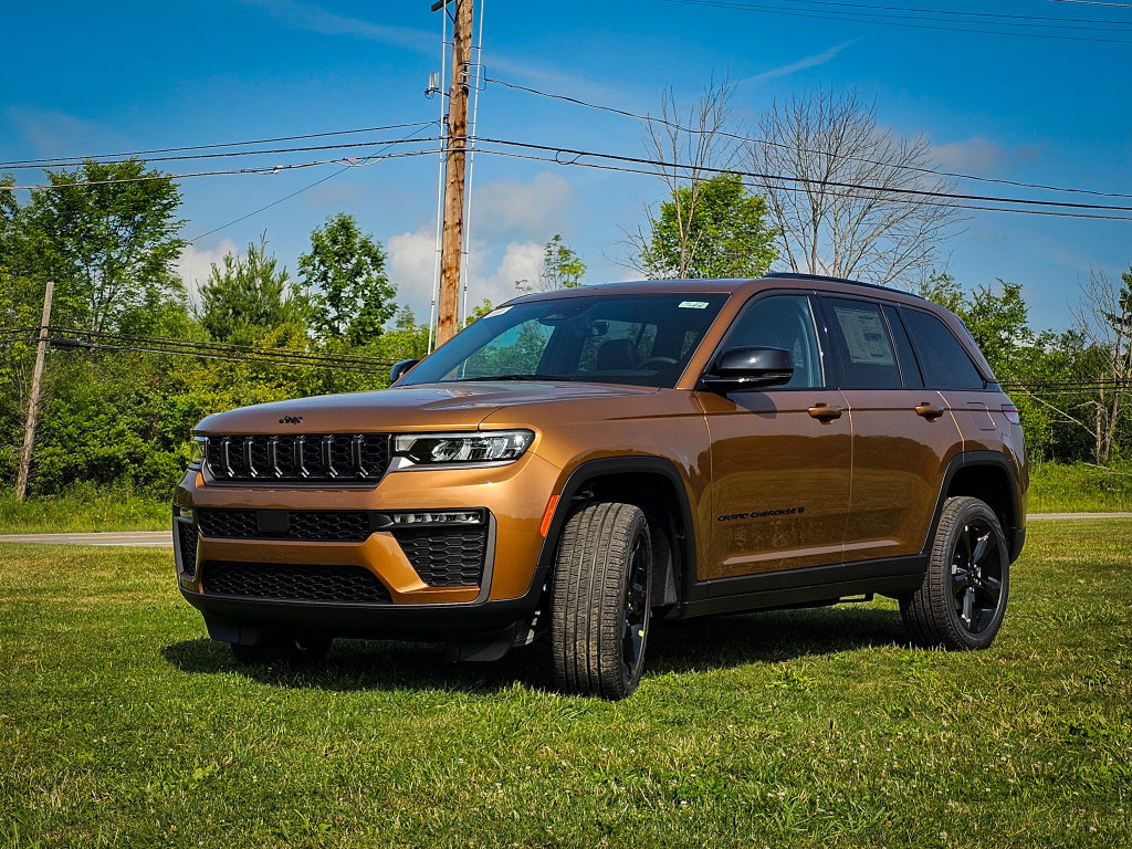 New 2026 Jeep Grand Cherokee Limited w/ Limited Altitude Package AWD/4WD image 7