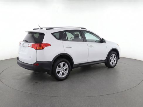 Used 2015 Toyota RAV4 LE AWD/4WD image 4