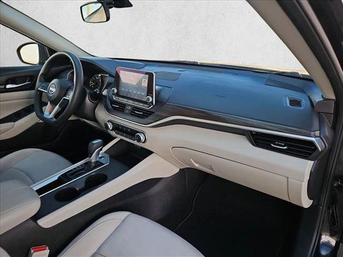 Used 2025 Nissan Altima 2.5 SV FWD image 21