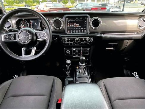 Used 2023 Jeep Gladiator Overland AWD/4WD image 7