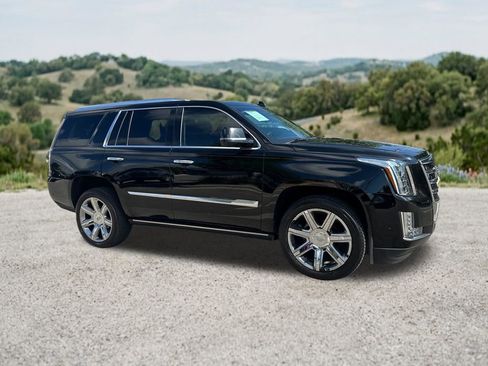 Used 2017 Cadillac Escalade Premium Luxury RWD image 12