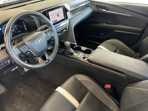 Used 2025 Toyota Camry SE FWD image 10