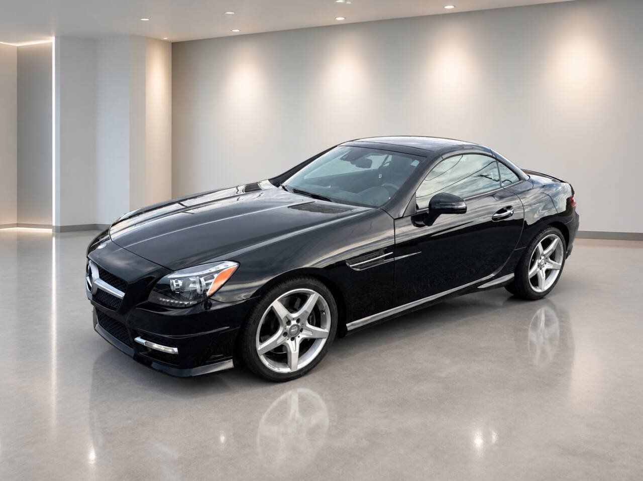 Used 2016 Mercedes-Benz SLK 350 image 2
