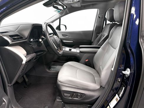 Certified 2024 Toyota Sienna XLE image 4