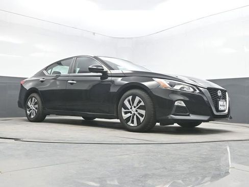 Used 2020 Nissan Altima 2.5 S FWD image 29