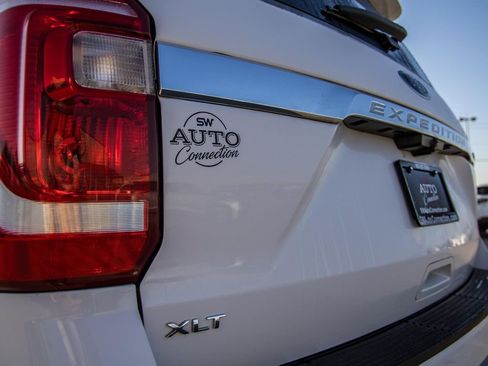 Used 2019 Ford Expedition Max XLT image 12