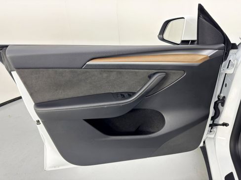 Used 2023 Tesla Model Y Long Range image 42