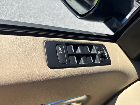 Used 2018 Land Rover Discovery Sport HSE AWD/4WD image 14