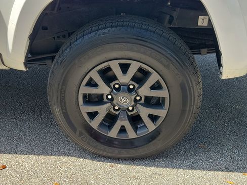 Used 2023 Toyota Tacoma SR5 image 5