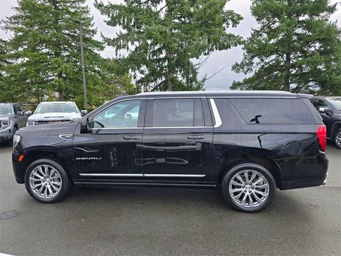 Used 2023 GMC Yukon XL Denali w/ Denali Reserve Package image 35
