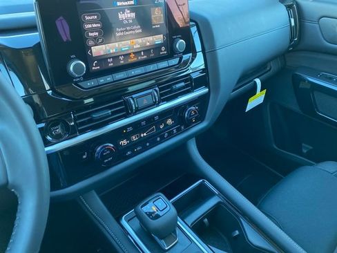 New 2025 Nissan Pathfinder SV w/ Black Appearance Package image 18