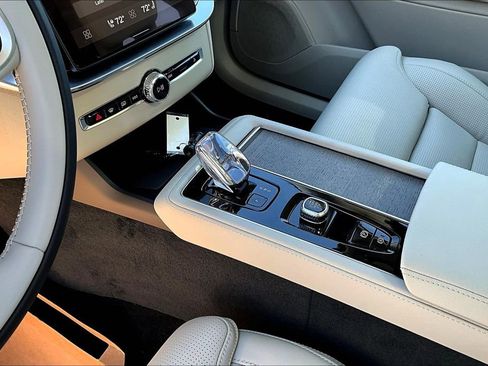 New 2026 Volvo XC90 B6 Ultra w/ Protection Package image 20