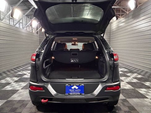 Used 2016 Jeep Cherokee Trailhawk w/ Cold Weather Group image 34