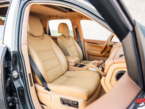 Used 2004 Porsche Cayenne Turbo AWD/4WD image 66