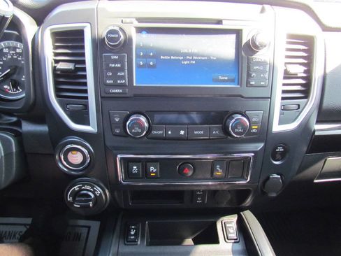 Used 2018 Nissan Titan SV w/ SV Convenience Package image 20