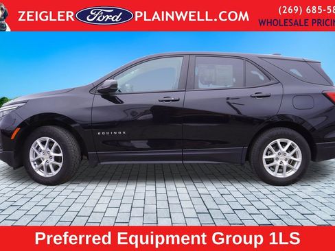 Used 2023 Chevrolet Equinox LS w/ LS Convenience Package image 2