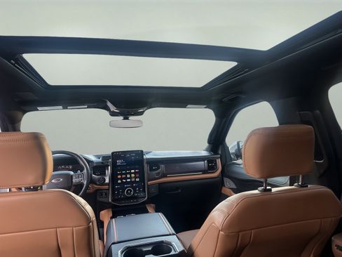 Certified 2022 Ford Expedition Platinum image 10