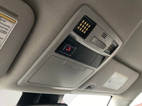 Used 2020 Toyota Tacoma SR image 31