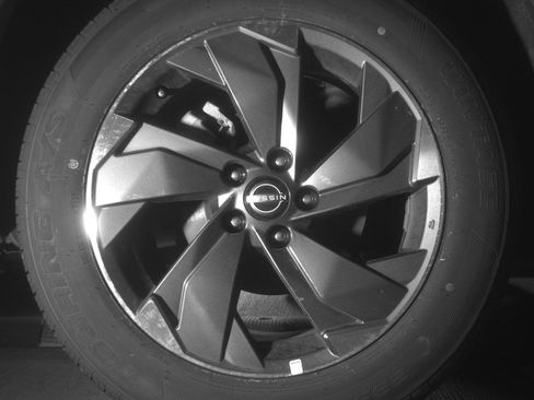 Used 2025 Nissan Rogue SV FWD image 15
