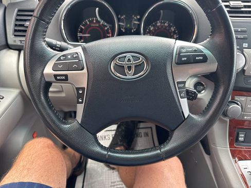 Used 2012 Toyota Highlander Limited w/ Tow Pkg AWD/4WD image 27