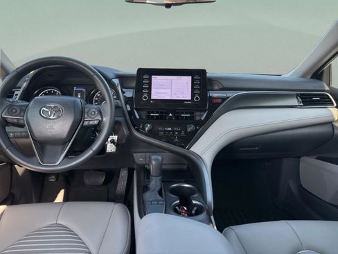 Used 2024 Toyota Camry SE image 10